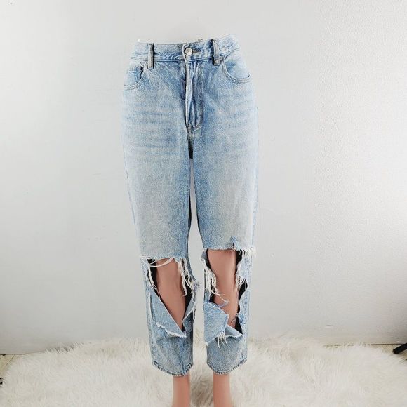 American Eagle Outfitter Womens Blue Distressed Light Wash Denim Mom Jeans Sz 10 - Picture 1 of 9